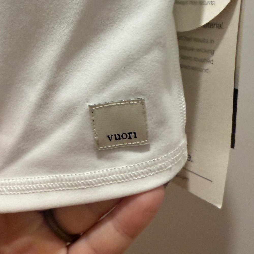 Vuori Daily Crop - White - Picture 3 of 7